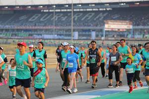 BIB: 1229, 0071, 560, 1794, 62574, 52252, 1513
                            <button type="button" onclick="openModal(10482243)" class="btn btn-primary btn-sm float-right btn-popup" data-toggle="modal" data-target=".modal-high-quality">
                        <i class="fas fa-shopping-cart"></i> Add to Cart
                    </button>
                                            <button type="button" onclick="isThisMe(10482243, true)" class="btn btn-success btn-sm float-right btn-popup btn-isme hidden" data-toggle="tooltip" data-placement="bottom" title="นี่คือรูปของคุณใช่ไหม คลิกที่นี่เพื่อเอาเข้าอัลบั้ม">
                        <i class="fas fa-plus"></i> Add to album
                    </button>
                    <button type="button" onclick="isThisMe(10482243, false)" class="btn btn-warning btn-sm float-right btn-popup btn-isnotme hidden">
                        <i class="fas fa-ban"></i> Remove from album
                    </button>