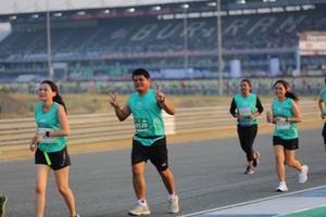 BIB: 320
                            <button type="button" onclick="openModal(10480033)" class="btn btn-primary btn-sm float-right btn-popup" data-toggle="modal" data-target=".modal-high-quality">
                        <i class="fas fa-shopping-cart"></i> Add to Cart
                    </button>
                                            <button type="button" onclick="isThisMe(10480033, true)" class="btn btn-success btn-sm float-right btn-popup btn-isme hidden" data-toggle="tooltip" data-placement="bottom" title="นี่คือรูปของคุณใช่ไหม คลิกที่นี่เพื่อเอาเข้าอัลบั้ม">
                        <i class="fas fa-plus"></i> Add to album
                    </button>
                    <button type="button" onclick="isThisMe(10480033, false)" class="btn btn-warning btn-sm float-right btn-popup btn-isnotme hidden">
                        <i class="fas fa-ban"></i> Remove from album
                    </button>