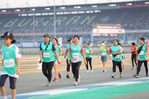 BIB: 3269, 52656, 50542
                            <button type="button" onclick="openModal(10485486)" class="btn btn-primary btn-sm float-right btn-popup" data-toggle="modal" data-target=".modal-high-quality">
                        <i class="fas fa-shopping-cart"></i> Add to Cart
                    </button>
                                            <button type="button" onclick="isThisMe(10485486, true)" class="btn btn-success btn-sm float-right btn-popup btn-isme hidden" data-toggle="tooltip" data-placement="bottom" title="นี่คือรูปของคุณใช่ไหม คลิกที่นี่เพื่อเอาเข้าอัลบั้ม">
                        <i class="fas fa-plus"></i> Add to album
                    </button>
                    <button type="button" onclick="isThisMe(10485486, false)" class="btn btn-warning btn-sm float-right btn-popup btn-isnotme hidden">
                        <i class="fas fa-ban"></i> Remove from album
                    </button>