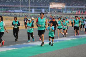 BIB: 0380, 51887, 28131, 020
                            <button type="button" onclick="openModal(10482039)" class="btn btn-primary btn-sm float-right btn-popup" data-toggle="modal" data-target=".modal-high-quality">
                        <i class="fas fa-shopping-cart"></i> Add to Cart
                    </button>
                                            <button type="button" onclick="isThisMe(10482039, true)" class="btn btn-success btn-sm float-right btn-popup btn-isme hidden" data-toggle="tooltip" data-placement="bottom" title="นี่คือรูปของคุณใช่ไหม คลิกที่นี่เพื่อเอาเข้าอัลบั้ม">
                        <i class="fas fa-plus"></i> Add to album
                    </button>
                    <button type="button" onclick="isThisMe(10482039, false)" class="btn btn-warning btn-sm float-right btn-popup btn-isnotme hidden">
                        <i class="fas fa-ban"></i> Remove from album
                    </button>