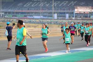 BIB: 70263, 52209, 460
                            <button type="button" onclick="openModal(10483784)" class="btn btn-primary btn-sm float-right btn-popup" data-toggle="modal" data-target=".modal-high-quality">
                        <i class="fas fa-shopping-cart"></i> Add to Cart
                    </button>
                                            <button type="button" onclick="isThisMe(10483784, true)" class="btn btn-success btn-sm float-right btn-popup btn-isme hidden" data-toggle="tooltip" data-placement="bottom" title="นี่คือรูปของคุณใช่ไหม คลิกที่นี่เพื่อเอาเข้าอัลบั้ม">
                        <i class="fas fa-plus"></i> Add to album
                    </button>
                    <button type="button" onclick="isThisMe(10483784, false)" class="btn btn-warning btn-sm float-right btn-popup btn-isnotme hidden">
                        <i class="fas fa-ban"></i> Remove from album
                    </button>