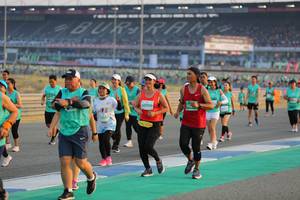 BIB: 0909, 3157
                            <button type="button" onclick="openModal(10482059)" class="btn btn-primary btn-sm float-right btn-popup" data-toggle="modal" data-target=".modal-high-quality">
                        <i class="fas fa-shopping-cart"></i> Add to Cart
                    </button>
                                            <button type="button" onclick="isThisMe(10482059, true)" class="btn btn-success btn-sm float-right btn-popup btn-isme hidden" data-toggle="tooltip" data-placement="bottom" title="นี่คือรูปของคุณใช่ไหม คลิกที่นี่เพื่อเอาเข้าอัลบั้ม">
                        <i class="fas fa-plus"></i> Add to album
                    </button>
                    <button type="button" onclick="isThisMe(10482059, false)" class="btn btn-warning btn-sm float-right btn-popup btn-isnotme hidden">
                        <i class="fas fa-ban"></i> Remove from album
                    </button>