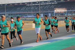 BIB: 384, 52013, 8784, 952, 50444
                            <button type="button" onclick="openModal(10480302)" class="btn btn-primary btn-sm float-right btn-popup" data-toggle="modal" data-target=".modal-high-quality">
                        <i class="fas fa-shopping-cart"></i> Add to Cart
                    </button>
                                            <button type="button" onclick="isThisMe(10480302, true)" class="btn btn-success btn-sm float-right btn-popup btn-isme hidden" data-toggle="tooltip" data-placement="bottom" title="นี่คือรูปของคุณใช่ไหม คลิกที่นี่เพื่อเอาเข้าอัลบั้ม">
                        <i class="fas fa-plus"></i> Add to album
                    </button>
                    <button type="button" onclick="isThisMe(10480302, false)" class="btn btn-warning btn-sm float-right btn-popup btn-isnotme hidden">
                        <i class="fas fa-ban"></i> Remove from album
                    </button>