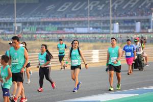 BIB: 50300, 52772, 52307
                            <button type="button" onclick="openModal(10483184)" class="btn btn-primary btn-sm float-right btn-popup" data-toggle="modal" data-target=".modal-high-quality">
                        <i class="fas fa-shopping-cart"></i> Add to Cart
                    </button>
                                            <button type="button" onclick="isThisMe(10483184, true)" class="btn btn-success btn-sm float-right btn-popup btn-isme hidden" data-toggle="tooltip" data-placement="bottom" title="นี่คือรูปของคุณใช่ไหม คลิกที่นี่เพื่อเอาเข้าอัลบั้ม">
                        <i class="fas fa-plus"></i> Add to album
                    </button>
                    <button type="button" onclick="isThisMe(10483184, false)" class="btn btn-warning btn-sm float-right btn-popup btn-isnotme hidden">
                        <i class="fas fa-ban"></i> Remove from album
                    </button>