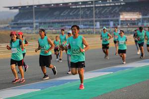 BIB: 0078, 32757, 70297
                            <button type="button" onclick="openModal(10480300)" class="btn btn-primary btn-sm float-right btn-popup" data-toggle="modal" data-target=".modal-high-quality">
                        <i class="fas fa-shopping-cart"></i> Add to Cart
                    </button>
                                            <button type="button" onclick="isThisMe(10480300, true)" class="btn btn-success btn-sm float-right btn-popup btn-isme hidden" data-toggle="tooltip" data-placement="bottom" title="นี่คือรูปของคุณใช่ไหม คลิกที่นี่เพื่อเอาเข้าอัลบั้ม">
                        <i class="fas fa-plus"></i> Add to album
                    </button>
                    <button type="button" onclick="isThisMe(10480300, false)" class="btn btn-warning btn-sm float-right btn-popup btn-isnotme hidden">
                        <i class="fas fa-ban"></i> Remove from album
                    </button>