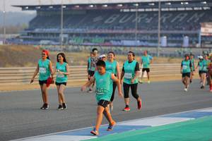 BIB: 1823
                            <button type="button" onclick="openModal(10482442)" class="btn btn-primary btn-sm float-right btn-popup" data-toggle="modal" data-target=".modal-high-quality">
                        <i class="fas fa-shopping-cart"></i> Add to Cart
                    </button>
                                            <button type="button" onclick="isThisMe(10482442, true)" class="btn btn-success btn-sm float-right btn-popup btn-isme hidden" data-toggle="tooltip" data-placement="bottom" title="นี่คือรูปของคุณใช่ไหม คลิกที่นี่เพื่อเอาเข้าอัลบั้ม">
                        <i class="fas fa-plus"></i> Add to album
                    </button>
                    <button type="button" onclick="isThisMe(10482442, false)" class="btn btn-warning btn-sm float-right btn-popup btn-isnotme hidden">
                        <i class="fas fa-ban"></i> Remove from album
                    </button>