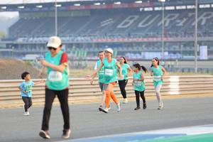 BIB: 3044
                            <button type="button" onclick="openModal(10485435)" class="btn btn-primary btn-sm float-right btn-popup" data-toggle="modal" data-target=".modal-high-quality">
                        <i class="fas fa-shopping-cart"></i> Add to Cart
                    </button>
                                            <button type="button" onclick="isThisMe(10485435, true)" class="btn btn-success btn-sm float-right btn-popup btn-isme hidden" data-toggle="tooltip" data-placement="bottom" title="นี่คือรูปของคุณใช่ไหม คลิกที่นี่เพื่อเอาเข้าอัลบั้ม">
                        <i class="fas fa-plus"></i> Add to album
                    </button>
                    <button type="button" onclick="isThisMe(10485435, false)" class="btn btn-warning btn-sm float-right btn-popup btn-isnotme hidden">
                        <i class="fas fa-ban"></i> Remove from album
                    </button>