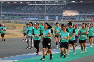 BIB: 1822, 0924, 0740, 0996, 5074
                            <button type="button" onclick="openModal(10482349)" class="btn btn-primary btn-sm float-right btn-popup" data-toggle="modal" data-target=".modal-high-quality">
                        <i class="fas fa-shopping-cart"></i> Add to Cart
                    </button>
                                            <button type="button" onclick="isThisMe(10482349, true)" class="btn btn-success btn-sm float-right btn-popup btn-isme hidden" data-toggle="tooltip" data-placement="bottom" title="นี่คือรูปของคุณใช่ไหม คลิกที่นี่เพื่อเอาเข้าอัลบั้ม">
                        <i class="fas fa-plus"></i> Add to album
                    </button>
                    <button type="button" onclick="isThisMe(10482349, false)" class="btn btn-warning btn-sm float-right btn-popup btn-isnotme hidden">
                        <i class="fas fa-ban"></i> Remove from album
                    </button>