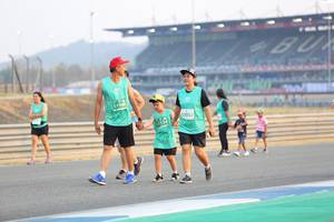 BIB: 53052, 51534
                            <button type="button" onclick="openModal(10485164)" class="btn btn-primary btn-sm float-right btn-popup" data-toggle="modal" data-target=".modal-high-quality">
                        <i class="fas fa-shopping-cart"></i> Add to Cart
                    </button>
                                            <button type="button" onclick="isThisMe(10485164, true)" class="btn btn-success btn-sm float-right btn-popup btn-isme hidden" data-toggle="tooltip" data-placement="bottom" title="นี่คือรูปของคุณใช่ไหม คลิกที่นี่เพื่อเอาเข้าอัลบั้ม">
                        <i class="fas fa-plus"></i> Add to album
                    </button>
                    <button type="button" onclick="isThisMe(10485164, false)" class="btn btn-warning btn-sm float-right btn-popup btn-isnotme hidden">
                        <i class="fas fa-ban"></i> Remove from album
                    </button>