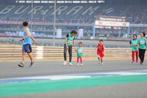 BIB: 515
                            <button type="button" onclick="openModal(10485849)" class="btn btn-primary btn-sm float-right btn-popup" data-toggle="modal" data-target=".modal-high-quality">
                        <i class="fas fa-shopping-cart"></i> Add to Cart
                    </button>
                                            <button type="button" onclick="isThisMe(10485849, true)" class="btn btn-success btn-sm float-right btn-popup btn-isme hidden" data-toggle="tooltip" data-placement="bottom" title="นี่คือรูปของคุณใช่ไหม คลิกที่นี่เพื่อเอาเข้าอัลบั้ม">
                        <i class="fas fa-plus"></i> Add to album
                    </button>
                    <button type="button" onclick="isThisMe(10485849, false)" class="btn btn-warning btn-sm float-right btn-popup btn-isnotme hidden">
                        <i class="fas fa-ban"></i> Remove from album
                    </button>