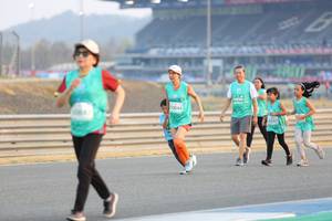 BIB: 50088, 53044
                            <button type="button" onclick="openModal(10485439)" class="btn btn-primary btn-sm float-right btn-popup" data-toggle="modal" data-target=".modal-high-quality">
                        <i class="fas fa-shopping-cart"></i> Add to Cart
                    </button>
                                            <button type="button" onclick="isThisMe(10485439, true)" class="btn btn-success btn-sm float-right btn-popup btn-isme hidden" data-toggle="tooltip" data-placement="bottom" title="นี่คือรูปของคุณใช่ไหม คลิกที่นี่เพื่อเอาเข้าอัลบั้ม">
                        <i class="fas fa-plus"></i> Add to album
                    </button>
                    <button type="button" onclick="isThisMe(10485439, false)" class="btn btn-warning btn-sm float-right btn-popup btn-isnotme hidden">
                        <i class="fas fa-ban"></i> Remove from album
                    </button>