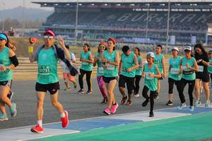 BIB: 050, 3770, 52768, 526, 1731
                            <button type="button" onclick="openModal(10480630)" class="btn btn-primary btn-sm float-right btn-popup" data-toggle="modal" data-target=".modal-high-quality">
                        <i class="fas fa-shopping-cart"></i> Add to Cart
                    </button>
                                            <button type="button" onclick="isThisMe(10480630, true)" class="btn btn-success btn-sm float-right btn-popup btn-isme hidden" data-toggle="tooltip" data-placement="bottom" title="นี่คือรูปของคุณใช่ไหม คลิกที่นี่เพื่อเอาเข้าอัลบั้ม">
                        <i class="fas fa-plus"></i> Add to album
                    </button>
                    <button type="button" onclick="isThisMe(10480630, false)" class="btn btn-warning btn-sm float-right btn-popup btn-isnotme hidden">
                        <i class="fas fa-ban"></i> Remove from album
                    </button>