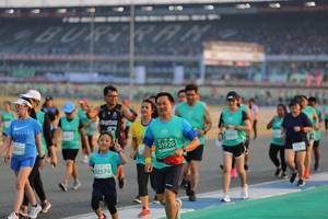 BIB: 0560, 51920, 52574
                            <button type="button" onclick="openModal(10482249)" class="btn btn-primary btn-sm float-right btn-popup" data-toggle="modal" data-target=".modal-high-quality">
                        <i class="fas fa-shopping-cart"></i> Add to Cart
                    </button>
                                            <button type="button" onclick="isThisMe(10482249, true)" class="btn btn-success btn-sm float-right btn-popup btn-isme hidden" data-toggle="tooltip" data-placement="bottom" title="นี่คือรูปของคุณใช่ไหม คลิกที่นี่เพื่อเอาเข้าอัลบั้ม">
                        <i class="fas fa-plus"></i> Add to album
                    </button>
                    <button type="button" onclick="isThisMe(10482249, false)" class="btn btn-warning btn-sm float-right btn-popup btn-isnotme hidden">
                        <i class="fas fa-ban"></i> Remove from album
                    </button>