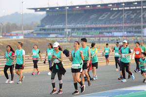 BIB: 0544, 51525, 52612
                            <button type="button" onclick="openModal(10484784)" class="btn btn-primary btn-sm float-right btn-popup" data-toggle="modal" data-target=".modal-high-quality">
                        <i class="fas fa-shopping-cart"></i> Add to Cart
                    </button>
                                            <button type="button" onclick="isThisMe(10484784, true)" class="btn btn-success btn-sm float-right btn-popup btn-isme hidden" data-toggle="tooltip" data-placement="bottom" title="นี่คือรูปของคุณใช่ไหม คลิกที่นี่เพื่อเอาเข้าอัลบั้ม">
                        <i class="fas fa-plus"></i> Add to album
                    </button>
                    <button type="button" onclick="isThisMe(10484784, false)" class="btn btn-warning btn-sm float-right btn-popup btn-isnotme hidden">
                        <i class="fas fa-ban"></i> Remove from album
                    </button>