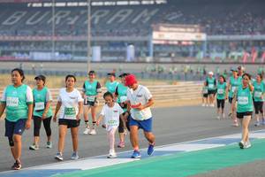 BIB: 1166, 50610, 3097, 1568, 2229
                            <button type="button" onclick="openModal(10484543)" class="btn btn-primary btn-sm float-right btn-popup" data-toggle="modal" data-target=".modal-high-quality">
                        <i class="fas fa-shopping-cart"></i> Add to Cart
                    </button>
                                            <button type="button" onclick="isThisMe(10484543, true)" class="btn btn-success btn-sm float-right btn-popup btn-isme hidden" data-toggle="tooltip" data-placement="bottom" title="นี่คือรูปของคุณใช่ไหม คลิกที่นี่เพื่อเอาเข้าอัลบั้ม">
                        <i class="fas fa-plus"></i> Add to album
                    </button>
                    <button type="button" onclick="isThisMe(10484543, false)" class="btn btn-warning btn-sm float-right btn-popup btn-isnotme hidden">
                        <i class="fas fa-ban"></i> Remove from album
                    </button>