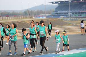 BIB: 52935, 0940, 023, 52263, 51524
                            <button type="button" onclick="openModal(10484308)" class="btn btn-primary btn-sm float-right btn-popup" data-toggle="modal" data-target=".modal-high-quality">
                        <i class="fas fa-shopping-cart"></i> Add to Cart
                    </button>
                                            <button type="button" onclick="isThisMe(10484308, true)" class="btn btn-success btn-sm float-right btn-popup btn-isme hidden" data-toggle="tooltip" data-placement="bottom" title="นี่คือรูปของคุณใช่ไหม คลิกที่นี่เพื่อเอาเข้าอัลบั้ม">
                        <i class="fas fa-plus"></i> Add to album
                    </button>
                    <button type="button" onclick="isThisMe(10484308, false)" class="btn btn-warning btn-sm float-right btn-popup btn-isnotme hidden">
                        <i class="fas fa-ban"></i> Remove from album
                    </button>