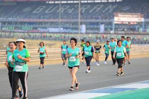 BIB: 5296, 0898
                            <button type="button" onclick="openModal(10483049)" class="btn btn-primary btn-sm float-right btn-popup" data-toggle="modal" data-target=".modal-high-quality">
                        <i class="fas fa-shopping-cart"></i> Add to Cart
                    </button>
                                            <button type="button" onclick="isThisMe(10483049, true)" class="btn btn-success btn-sm float-right btn-popup btn-isme hidden" data-toggle="tooltip" data-placement="bottom" title="นี่คือรูปของคุณใช่ไหม คลิกที่นี่เพื่อเอาเข้าอัลบั้ม">
                        <i class="fas fa-plus"></i> Add to album
                    </button>
                    <button type="button" onclick="isThisMe(10483049, false)" class="btn btn-warning btn-sm float-right btn-popup btn-isnotme hidden">
                        <i class="fas fa-ban"></i> Remove from album
                    </button>