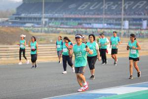 BIB: 50168, 52770
                            <button type="button" onclick="openModal(10483099)" class="btn btn-primary btn-sm float-right btn-popup" data-toggle="modal" data-target=".modal-high-quality">
                        <i class="fas fa-shopping-cart"></i> Add to Cart
                    </button>
                                            <button type="button" onclick="isThisMe(10483099, true)" class="btn btn-success btn-sm float-right btn-popup btn-isme hidden" data-toggle="tooltip" data-placement="bottom" title="นี่คือรูปของคุณใช่ไหม คลิกที่นี่เพื่อเอาเข้าอัลบั้ม">
                        <i class="fas fa-plus"></i> Add to album
                    </button>
                    <button type="button" onclick="isThisMe(10483099, false)" class="btn btn-warning btn-sm float-right btn-popup btn-isnotme hidden">
                        <i class="fas fa-ban"></i> Remove from album
                    </button>