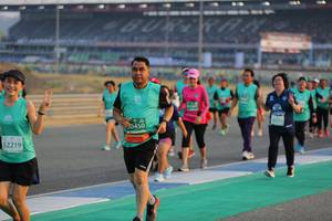 BIB: 0450, 2219
                            <button type="button" onclick="openModal(10482753)" class="btn btn-primary btn-sm float-right btn-popup" data-toggle="modal" data-target=".modal-high-quality">
                        <i class="fas fa-shopping-cart"></i> Add to Cart
                    </button>
                                            <button type="button" onclick="isThisMe(10482753, true)" class="btn btn-success btn-sm float-right btn-popup btn-isme hidden" data-toggle="tooltip" data-placement="bottom" title="นี่คือรูปของคุณใช่ไหม คลิกที่นี่เพื่อเอาเข้าอัลบั้ม">
                        <i class="fas fa-plus"></i> Add to album
                    </button>
                    <button type="button" onclick="isThisMe(10482753, false)" class="btn btn-warning btn-sm float-right btn-popup btn-isnotme hidden">
                        <i class="fas fa-ban"></i> Remove from album
                    </button>