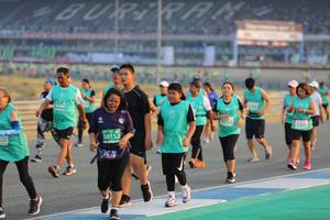 BIB: 122, 50152
                            <button type="button" onclick="openModal(10482568)" class="btn btn-primary btn-sm float-right btn-popup" data-toggle="modal" data-target=".modal-high-quality">
                        <i class="fas fa-shopping-cart"></i> Add to Cart
                    </button>
                                            <button type="button" onclick="isThisMe(10482568, true)" class="btn btn-success btn-sm float-right btn-popup btn-isme hidden" data-toggle="tooltip" data-placement="bottom" title="นี่คือรูปของคุณใช่ไหม คลิกที่นี่เพื่อเอาเข้าอัลบั้ม">
                        <i class="fas fa-plus"></i> Add to album
                    </button>
                    <button type="button" onclick="isThisMe(10482568, false)" class="btn btn-warning btn-sm float-right btn-popup btn-isnotme hidden">
                        <i class="fas fa-ban"></i> Remove from album
                    </button>