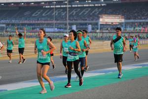 BIB: 1880, 1580, 507
                            <button type="button" onclick="openModal(10481303)" class="btn btn-primary btn-sm float-right btn-popup" data-toggle="modal" data-target=".modal-high-quality">
                        <i class="fas fa-shopping-cart"></i> Add to Cart
                    </button>
                                            <button type="button" onclick="isThisMe(10481303, true)" class="btn btn-success btn-sm float-right btn-popup btn-isme hidden" data-toggle="tooltip" data-placement="bottom" title="นี่คือรูปของคุณใช่ไหม คลิกที่นี่เพื่อเอาเข้าอัลบั้ม">
                        <i class="fas fa-plus"></i> Add to album
                    </button>
                    <button type="button" onclick="isThisMe(10481303, false)" class="btn btn-warning btn-sm float-right btn-popup btn-isnotme hidden">
                        <i class="fas fa-ban"></i> Remove from album
                    </button>