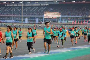 BIB: 1912, 50764
                            <button type="button" onclick="openModal(10481808)" class="btn btn-primary btn-sm float-right btn-popup" data-toggle="modal" data-target=".modal-high-quality">
                        <i class="fas fa-shopping-cart"></i> Add to Cart
                    </button>
                                            <button type="button" onclick="isThisMe(10481808, true)" class="btn btn-success btn-sm float-right btn-popup btn-isme hidden" data-toggle="tooltip" data-placement="bottom" title="นี่คือรูปของคุณใช่ไหม คลิกที่นี่เพื่อเอาเข้าอัลบั้ม">
                        <i class="fas fa-plus"></i> Add to album
                    </button>
                    <button type="button" onclick="isThisMe(10481808, false)" class="btn btn-warning btn-sm float-right btn-popup btn-isnotme hidden">
                        <i class="fas fa-ban"></i> Remove from album
                    </button>