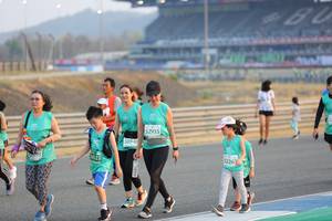 BIB: 52935, 50940, 52263, 023
                            <button type="button" onclick="openModal(10484293)" class="btn btn-primary btn-sm float-right btn-popup" data-toggle="modal" data-target=".modal-high-quality">
                        <i class="fas fa-shopping-cart"></i> Add to Cart
                    </button>
                                            <button type="button" onclick="isThisMe(10484293, true)" class="btn btn-success btn-sm float-right btn-popup btn-isme hidden" data-toggle="tooltip" data-placement="bottom" title="นี่คือรูปของคุณใช่ไหม คลิกที่นี่เพื่อเอาเข้าอัลบั้ม">
                        <i class="fas fa-plus"></i> Add to album
                    </button>
                    <button type="button" onclick="isThisMe(10484293, false)" class="btn btn-warning btn-sm float-right btn-popup btn-isnotme hidden">
                        <i class="fas fa-ban"></i> Remove from album
                    </button>