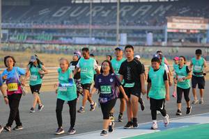 BIB: 038, 52764, 51797, 53435, 50152
                            <button type="button" onclick="openModal(10482564)" class="btn btn-primary btn-sm float-right btn-popup" data-toggle="modal" data-target=".modal-high-quality">
                        <i class="fas fa-shopping-cart"></i> Add to Cart
                    </button>
                                            <button type="button" onclick="isThisMe(10482564, true)" class="btn btn-success btn-sm float-right btn-popup btn-isme hidden" data-toggle="tooltip" data-placement="bottom" title="นี่คือรูปของคุณใช่ไหม คลิกที่นี่เพื่อเอาเข้าอัลบั้ม">
                        <i class="fas fa-plus"></i> Add to album
                    </button>
                    <button type="button" onclick="isThisMe(10482564, false)" class="btn btn-warning btn-sm float-right btn-popup btn-isnotme hidden">
                        <i class="fas fa-ban"></i> Remove from album
                    </button>