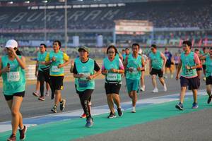 BIB: 52930, 51459, 0801
                            <button type="button" onclick="openModal(10481422)" class="btn btn-primary btn-sm float-right btn-popup" data-toggle="modal" data-target=".modal-high-quality">
                        <i class="fas fa-shopping-cart"></i> Add to Cart
                    </button>
                                            <button type="button" onclick="isThisMe(10481422, true)" class="btn btn-success btn-sm float-right btn-popup btn-isme hidden" data-toggle="tooltip" data-placement="bottom" title="นี่คือรูปของคุณใช่ไหม คลิกที่นี่เพื่อเอาเข้าอัลบั้ม">
                        <i class="fas fa-plus"></i> Add to album
                    </button>
                    <button type="button" onclick="isThisMe(10481422, false)" class="btn btn-warning btn-sm float-right btn-popup btn-isnotme hidden">
                        <i class="fas fa-ban"></i> Remove from album
                    </button>