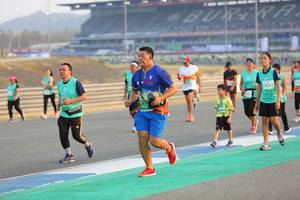 BIB: 52581, 7031
                            <button type="button" onclick="openModal(10483274)" class="btn btn-primary btn-sm float-right btn-popup" data-toggle="modal" data-target=".modal-high-quality">
                        <i class="fas fa-shopping-cart"></i> Add to Cart
                    </button>
                                            <button type="button" onclick="isThisMe(10483274, true)" class="btn btn-success btn-sm float-right btn-popup btn-isme hidden" data-toggle="tooltip" data-placement="bottom" title="นี่คือรูปของคุณใช่ไหม คลิกที่นี่เพื่อเอาเข้าอัลบั้ม">
                        <i class="fas fa-plus"></i> Add to album
                    </button>
                    <button type="button" onclick="isThisMe(10483274, false)" class="btn btn-warning btn-sm float-right btn-popup btn-isnotme hidden">
                        <i class="fas fa-ban"></i> Remove from album
                    </button>