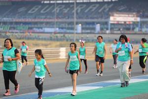 BIB: 53217, 52231, 2709
                            <button type="button" onclick="openModal(10484691)" class="btn btn-primary btn-sm float-right btn-popup" data-toggle="modal" data-target=".modal-high-quality">
                        <i class="fas fa-shopping-cart"></i> Add to Cart
                    </button>
                                            <button type="button" onclick="isThisMe(10484691, true)" class="btn btn-success btn-sm float-right btn-popup btn-isme hidden" data-toggle="tooltip" data-placement="bottom" title="นี่คือรูปของคุณใช่ไหม คลิกที่นี่เพื่อเอาเข้าอัลบั้ม">
                        <i class="fas fa-plus"></i> Add to album
                    </button>
                    <button type="button" onclick="isThisMe(10484691, false)" class="btn btn-warning btn-sm float-right btn-popup btn-isnotme hidden">
                        <i class="fas fa-ban"></i> Remove from album
                    </button>