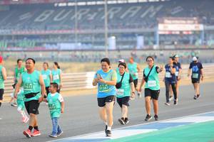 BIB: 1611, 217, 1587, 0019
                            <button type="button" onclick="openModal(10484918)" class="btn btn-primary btn-sm float-right btn-popup" data-toggle="modal" data-target=".modal-high-quality">
                        <i class="fas fa-shopping-cart"></i> Add to Cart
                    </button>
                                            <button type="button" onclick="isThisMe(10484918, true)" class="btn btn-success btn-sm float-right btn-popup btn-isme hidden" data-toggle="tooltip" data-placement="bottom" title="นี่คือรูปของคุณใช่ไหม คลิกที่นี่เพื่อเอาเข้าอัลบั้ม">
                        <i class="fas fa-plus"></i> Add to album
                    </button>
                    <button type="button" onclick="isThisMe(10484918, false)" class="btn btn-warning btn-sm float-right btn-popup btn-isnotme hidden">
                        <i class="fas fa-ban"></i> Remove from album
                    </button>