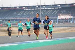 BIB: 53393
                            <button type="button" onclick="openModal(10485945)" class="btn btn-primary btn-sm float-right btn-popup" data-toggle="modal" data-target=".modal-high-quality">
                        <i class="fas fa-shopping-cart"></i> Add to Cart
                    </button>
                                            <button type="button" onclick="isThisMe(10485945, true)" class="btn btn-success btn-sm float-right btn-popup btn-isme hidden" data-toggle="tooltip" data-placement="bottom" title="นี่คือรูปของคุณใช่ไหม คลิกที่นี่เพื่อเอาเข้าอัลบั้ม">
                        <i class="fas fa-plus"></i> Add to album
                    </button>
                    <button type="button" onclick="isThisMe(10485945, false)" class="btn btn-warning btn-sm float-right btn-popup btn-isnotme hidden">
                        <i class="fas fa-ban"></i> Remove from album
                    </button>