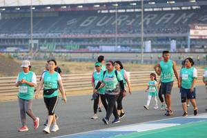 BIB: 0130, 166, 594, 7030, 51107, 1246
                            <button type="button" onclick="openModal(10484494)" class="btn btn-primary btn-sm float-right btn-popup" data-toggle="modal" data-target=".modal-high-quality">
                        <i class="fas fa-shopping-cart"></i> Add to Cart
                    </button>
                                            <button type="button" onclick="isThisMe(10484494, true)" class="btn btn-success btn-sm float-right btn-popup btn-isme hidden" data-toggle="tooltip" data-placement="bottom" title="นี่คือรูปของคุณใช่ไหม คลิกที่นี่เพื่อเอาเข้าอัลบั้ม">
                        <i class="fas fa-plus"></i> Add to album
                    </button>
                    <button type="button" onclick="isThisMe(10484494, false)" class="btn btn-warning btn-sm float-right btn-popup btn-isnotme hidden">
                        <i class="fas fa-ban"></i> Remove from album
                    </button>