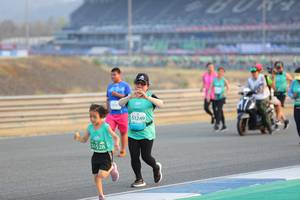 BIB: 51249, 1528
                            <button type="button" onclick="openModal(10483207)" class="btn btn-primary btn-sm float-right btn-popup" data-toggle="modal" data-target=".modal-high-quality">
                        <i class="fas fa-shopping-cart"></i> Add to Cart
                    </button>
                                            <button type="button" onclick="isThisMe(10483207, true)" class="btn btn-success btn-sm float-right btn-popup btn-isme hidden" data-toggle="tooltip" data-placement="bottom" title="นี่คือรูปของคุณใช่ไหม คลิกที่นี่เพื่อเอาเข้าอัลบั้ม">
                        <i class="fas fa-plus"></i> Add to album
                    </button>
                    <button type="button" onclick="isThisMe(10483207, false)" class="btn btn-warning btn-sm float-right btn-popup btn-isnotme hidden">
                        <i class="fas fa-ban"></i> Remove from album
                    </button>