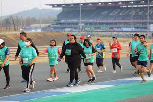 BIB: 53413, 0065, 51935
                            <button type="button" onclick="openModal(10484058)" class="btn btn-primary btn-sm float-right btn-popup" data-toggle="modal" data-target=".modal-high-quality">
                        <i class="fas fa-shopping-cart"></i> Add to Cart
                    </button>
                                            <button type="button" onclick="isThisMe(10484058, true)" class="btn btn-success btn-sm float-right btn-popup btn-isme hidden" data-toggle="tooltip" data-placement="bottom" title="นี่คือรูปของคุณใช่ไหม คลิกที่นี่เพื่อเอาเข้าอัลบั้ม">
                        <i class="fas fa-plus"></i> Add to album
                    </button>
                    <button type="button" onclick="isThisMe(10484058, false)" class="btn btn-warning btn-sm float-right btn-popup btn-isnotme hidden">
                        <i class="fas fa-ban"></i> Remove from album
                    </button>