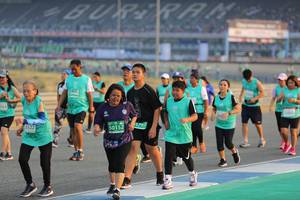 BIB: 480, 1797, 50152, 122
                            <button type="button" onclick="openModal(10482575)" class="btn btn-primary btn-sm float-right btn-popup" data-toggle="modal" data-target=".modal-high-quality">
                        <i class="fas fa-shopping-cart"></i> Add to Cart
                    </button>
                                            <button type="button" onclick="isThisMe(10482575, true)" class="btn btn-success btn-sm float-right btn-popup btn-isme hidden" data-toggle="tooltip" data-placement="bottom" title="นี่คือรูปของคุณใช่ไหม คลิกที่นี่เพื่อเอาเข้าอัลบั้ม">
                        <i class="fas fa-plus"></i> Add to album
                    </button>
                    <button type="button" onclick="isThisMe(10482575, false)" class="btn btn-warning btn-sm float-right btn-popup btn-isnotme hidden">
                        <i class="fas fa-ban"></i> Remove from album
                    </button>