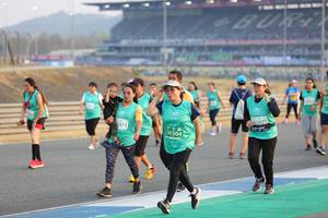 BIB: 1071, 2471, 50304
                            <button type="button" onclick="openModal(10483723)" class="btn btn-primary btn-sm float-right btn-popup" data-toggle="modal" data-target=".modal-high-quality">
                        <i class="fas fa-shopping-cart"></i> Add to Cart
                    </button>
                                            <button type="button" onclick="isThisMe(10483723, true)" class="btn btn-success btn-sm float-right btn-popup btn-isme hidden" data-toggle="tooltip" data-placement="bottom" title="นี่คือรูปของคุณใช่ไหม คลิกที่นี่เพื่อเอาเข้าอัลบั้ม">
                        <i class="fas fa-plus"></i> Add to album
                    </button>
                    <button type="button" onclick="isThisMe(10483723, false)" class="btn btn-warning btn-sm float-right btn-popup btn-isnotme hidden">
                        <i class="fas fa-ban"></i> Remove from album
                    </button>