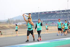 BIB: 1974, 2786
                            <button type="button" onclick="openModal(10485126)" class="btn btn-primary btn-sm float-right btn-popup" data-toggle="modal" data-target=".modal-high-quality">
                        <i class="fas fa-shopping-cart"></i> Add to Cart
                    </button>
                                            <button type="button" onclick="isThisMe(10485126, true)" class="btn btn-success btn-sm float-right btn-popup btn-isme hidden" data-toggle="tooltip" data-placement="bottom" title="นี่คือรูปของคุณใช่ไหม คลิกที่นี่เพื่อเอาเข้าอัลบั้ม">
                        <i class="fas fa-plus"></i> Add to album
                    </button>
                    <button type="button" onclick="isThisMe(10485126, false)" class="btn btn-warning btn-sm float-right btn-popup btn-isnotme hidden">
                        <i class="fas fa-ban"></i> Remove from album
                    </button>