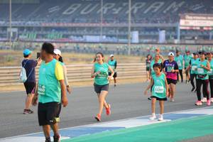 BIB: 70263, 52209, 1460
                            <button type="button" onclick="openModal(10483788)" class="btn btn-primary btn-sm float-right btn-popup" data-toggle="modal" data-target=".modal-high-quality">
                        <i class="fas fa-shopping-cart"></i> Add to Cart
                    </button>
                                            <button type="button" onclick="isThisMe(10483788, true)" class="btn btn-success btn-sm float-right btn-popup btn-isme hidden" data-toggle="tooltip" data-placement="bottom" title="นี่คือรูปของคุณใช่ไหม คลิกที่นี่เพื่อเอาเข้าอัลบั้ม">
                        <i class="fas fa-plus"></i> Add to album
                    </button>
                    <button type="button" onclick="isThisMe(10483788, false)" class="btn btn-warning btn-sm float-right btn-popup btn-isnotme hidden">
                        <i class="fas fa-ban"></i> Remove from album
                    </button>