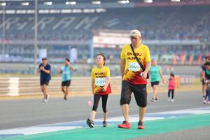 BIB: 50664, 51311
                            <button type="button" onclick="openModal(10485636)" class="btn btn-primary btn-sm float-right btn-popup" data-toggle="modal" data-target=".modal-high-quality">
                        <i class="fas fa-shopping-cart"></i> Add to Cart
                    </button>
                                            <button type="button" onclick="isThisMe(10485636, true)" class="btn btn-success btn-sm float-right btn-popup btn-isme hidden" data-toggle="tooltip" data-placement="bottom" title="นี่คือรูปของคุณใช่ไหม คลิกที่นี่เพื่อเอาเข้าอัลบั้ม">
                        <i class="fas fa-plus"></i> Add to album
                    </button>
                    <button type="button" onclick="isThisMe(10485636, false)" class="btn btn-warning btn-sm float-right btn-popup btn-isnotme hidden">
                        <i class="fas fa-ban"></i> Remove from album
                    </button>