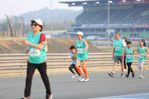 BIB: 50088, 53044
                            <button type="button" onclick="openModal(10485457)" class="btn btn-primary btn-sm float-right btn-popup" data-toggle="modal" data-target=".modal-high-quality">
                        <i class="fas fa-shopping-cart"></i> Add to Cart
                    </button>
                                            <button type="button" onclick="isThisMe(10485457, true)" class="btn btn-success btn-sm float-right btn-popup btn-isme hidden" data-toggle="tooltip" data-placement="bottom" title="นี่คือรูปของคุณใช่ไหม คลิกที่นี่เพื่อเอาเข้าอัลบั้ม">
                        <i class="fas fa-plus"></i> Add to album
                    </button>
                    <button type="button" onclick="isThisMe(10485457, false)" class="btn btn-warning btn-sm float-right btn-popup btn-isnotme hidden">
                        <i class="fas fa-ban"></i> Remove from album
                    </button>