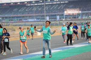 BIB: 52943, 5274, 52418
                            <button type="button" onclick="openModal(10484452)" class="btn btn-primary btn-sm float-right btn-popup" data-toggle="modal" data-target=".modal-high-quality">
                        <i class="fas fa-shopping-cart"></i> Add to Cart
                    </button>
                                            <button type="button" onclick="isThisMe(10484452, true)" class="btn btn-success btn-sm float-right btn-popup btn-isme hidden" data-toggle="tooltip" data-placement="bottom" title="นี่คือรูปของคุณใช่ไหม คลิกที่นี่เพื่อเอาเข้าอัลบั้ม">
                        <i class="fas fa-plus"></i> Add to album
                    </button>
                    <button type="button" onclick="isThisMe(10484452, false)" class="btn btn-warning btn-sm float-right btn-popup btn-isnotme hidden">
                        <i class="fas fa-ban"></i> Remove from album
                    </button>