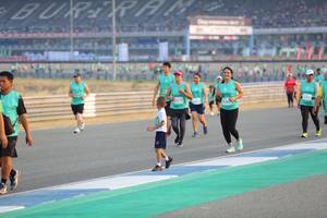 BIB: 
                            <button type="button" onclick="openModal(10483771)" class="btn btn-primary btn-sm float-right btn-popup" data-toggle="modal" data-target=".modal-high-quality">
                        <i class="fas fa-shopping-cart"></i> Add to Cart
                    </button>
                                            <button type="button" onclick="isThisMe(10483771, true)" class="btn btn-success btn-sm float-right btn-popup btn-isme hidden" data-toggle="tooltip" data-placement="bottom" title="นี่คือรูปของคุณใช่ไหม คลิกที่นี่เพื่อเอาเข้าอัลบั้ม">
                        <i class="fas fa-plus"></i> Add to album
                    </button>
                    <button type="button" onclick="isThisMe(10483771, false)" class="btn btn-warning btn-sm float-right btn-popup btn-isnotme hidden">
                        <i class="fas fa-ban"></i> Remove from album
                    </button>