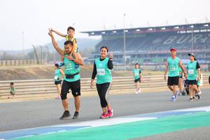 BIB: 1974, 52786
                            <button type="button" onclick="openModal(10485128)" class="btn btn-primary btn-sm float-right btn-popup" data-toggle="modal" data-target=".modal-high-quality">
                        <i class="fas fa-shopping-cart"></i> Add to Cart
                    </button>
                                            <button type="button" onclick="isThisMe(10485128, true)" class="btn btn-success btn-sm float-right btn-popup btn-isme hidden" data-toggle="tooltip" data-placement="bottom" title="นี่คือรูปของคุณใช่ไหม คลิกที่นี่เพื่อเอาเข้าอัลบั้ม">
                        <i class="fas fa-plus"></i> Add to album
                    </button>
                    <button type="button" onclick="isThisMe(10485128, false)" class="btn btn-warning btn-sm float-right btn-popup btn-isnotme hidden">
                        <i class="fas fa-ban"></i> Remove from album
                    </button>