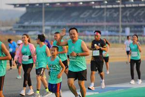 BIB: 396, 0593, 5064
                            <button type="button" onclick="openModal(10481497)" class="btn btn-primary btn-sm float-right btn-popup" data-toggle="modal" data-target=".modal-high-quality">
                        <i class="fas fa-shopping-cart"></i> Add to Cart
                    </button>
                                            <button type="button" onclick="isThisMe(10481497, true)" class="btn btn-success btn-sm float-right btn-popup btn-isme hidden" data-toggle="tooltip" data-placement="bottom" title="นี่คือรูปของคุณใช่ไหม คลิกที่นี่เพื่อเอาเข้าอัลบั้ม">
                        <i class="fas fa-plus"></i> Add to album
                    </button>
                    <button type="button" onclick="isThisMe(10481497, false)" class="btn btn-warning btn-sm float-right btn-popup btn-isnotme hidden">
                        <i class="fas fa-ban"></i> Remove from album
                    </button>