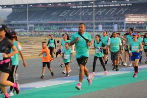 BIB: 1240, 50762, 518
                            <button type="button" onclick="openModal(10481569)" class="btn btn-primary btn-sm float-right btn-popup" data-toggle="modal" data-target=".modal-high-quality">
                        <i class="fas fa-shopping-cart"></i> Add to Cart
                    </button>
                                            <button type="button" onclick="isThisMe(10481569, true)" class="btn btn-success btn-sm float-right btn-popup btn-isme hidden" data-toggle="tooltip" data-placement="bottom" title="นี่คือรูปของคุณใช่ไหม คลิกที่นี่เพื่อเอาเข้าอัลบั้ม">
                        <i class="fas fa-plus"></i> Add to album
                    </button>
                    <button type="button" onclick="isThisMe(10481569, false)" class="btn btn-warning btn-sm float-right btn-popup btn-isnotme hidden">
                        <i class="fas fa-ban"></i> Remove from album
                    </button>