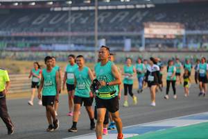 BIB: 0097
                            <button type="button" onclick="openModal(10482624)" class="btn btn-primary btn-sm float-right btn-popup" data-toggle="modal" data-target=".modal-high-quality">
                        <i class="fas fa-shopping-cart"></i> Add to Cart
                    </button>
                                            <button type="button" onclick="isThisMe(10482624, true)" class="btn btn-success btn-sm float-right btn-popup btn-isme hidden" data-toggle="tooltip" data-placement="bottom" title="นี่คือรูปของคุณใช่ไหม คลิกที่นี่เพื่อเอาเข้าอัลบั้ม">
                        <i class="fas fa-plus"></i> Add to album
                    </button>
                    <button type="button" onclick="isThisMe(10482624, false)" class="btn btn-warning btn-sm float-right btn-popup btn-isnotme hidden">
                        <i class="fas fa-ban"></i> Remove from album
                    </button>