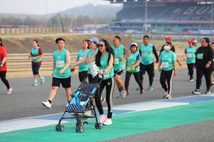 BIB: 3173
                            <button type="button" onclick="openModal(10484043)" class="btn btn-primary btn-sm float-right btn-popup" data-toggle="modal" data-target=".modal-high-quality">
                        <i class="fas fa-shopping-cart"></i> Add to Cart
                    </button>
                                            <button type="button" onclick="isThisMe(10484043, true)" class="btn btn-success btn-sm float-right btn-popup btn-isme hidden" data-toggle="tooltip" data-placement="bottom" title="นี่คือรูปของคุณใช่ไหม คลิกที่นี่เพื่อเอาเข้าอัลบั้ม">
                        <i class="fas fa-plus"></i> Add to album
                    </button>
                    <button type="button" onclick="isThisMe(10484043, false)" class="btn btn-warning btn-sm float-right btn-popup btn-isnotme hidden">
                        <i class="fas fa-ban"></i> Remove from album
                    </button>