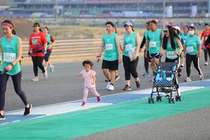 BIB: 173, 50641, 52731
                            <button type="button" onclick="openModal(10484042)" class="btn btn-primary btn-sm float-right btn-popup" data-toggle="modal" data-target=".modal-high-quality">
                        <i class="fas fa-shopping-cart"></i> Add to Cart
                    </button>
                                            <button type="button" onclick="isThisMe(10484042, true)" class="btn btn-success btn-sm float-right btn-popup btn-isme hidden" data-toggle="tooltip" data-placement="bottom" title="นี่คือรูปของคุณใช่ไหม คลิกที่นี่เพื่อเอาเข้าอัลบั้ม">
                        <i class="fas fa-plus"></i> Add to album
                    </button>
                    <button type="button" onclick="isThisMe(10484042, false)" class="btn btn-warning btn-sm float-right btn-popup btn-isnotme hidden">
                        <i class="fas fa-ban"></i> Remove from album
                    </button>